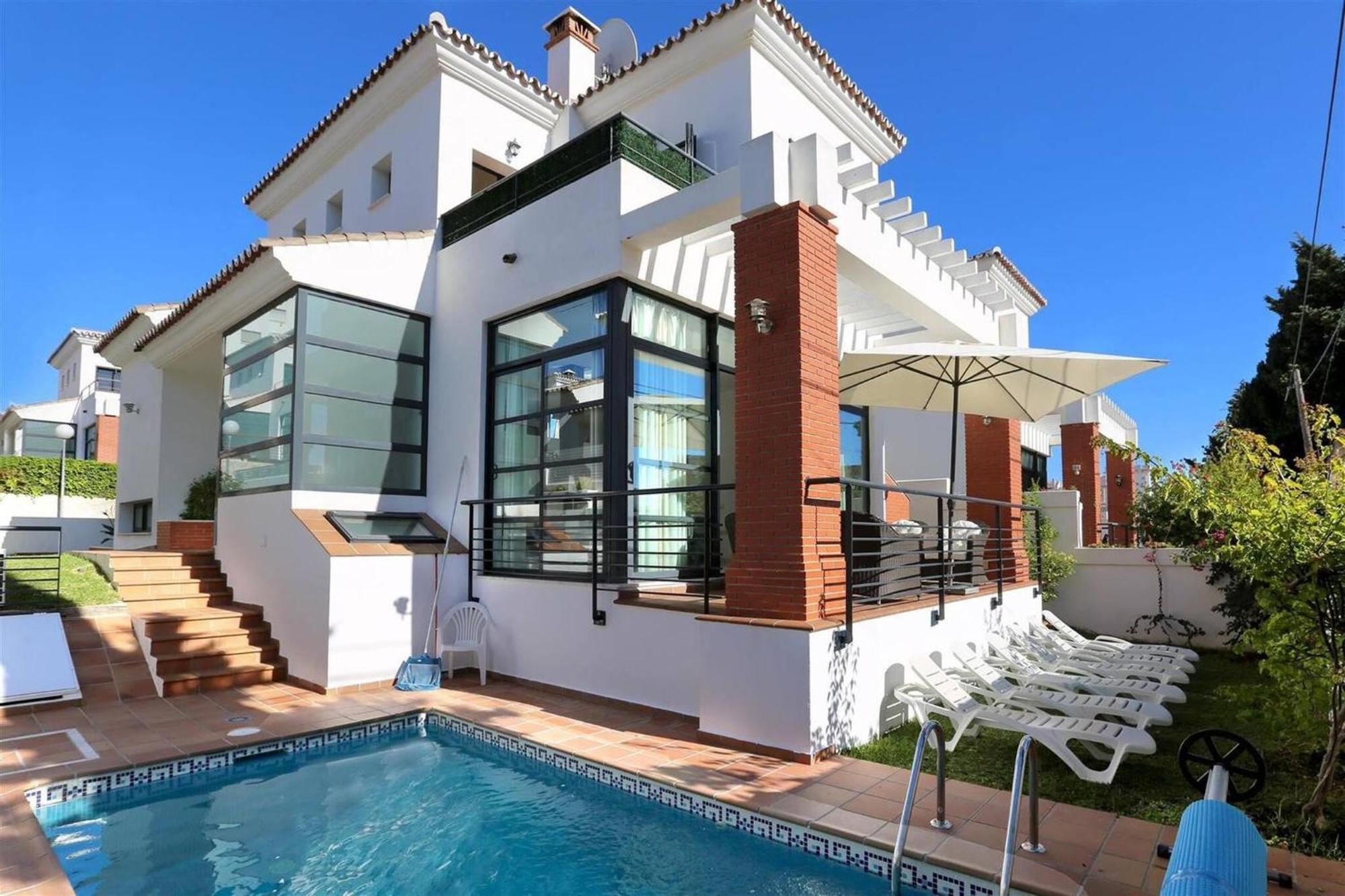 011 Bright And Spacious Villa With Private Pool Беналмадена Екстериор снимка